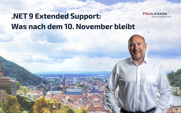 Mann in einem weißen Hemd steht vor einer Stadtlandschaft mit Gebäuden und Bergen im Hintergrund. Der Text im Bild informiert über den erweiterten Support für .NET 9 und was nach dem 10. November bleibt.